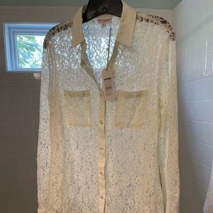 Shyanne ivory top size medium NWT